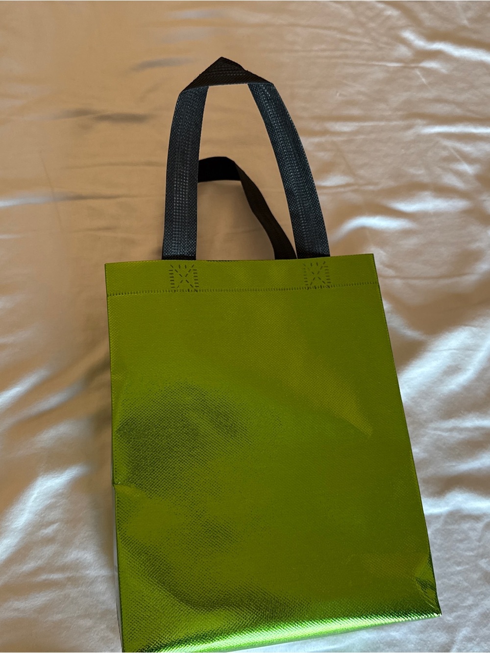 Bright Green Shiny Gift Bag Black Handles Paper Party Favor 10” X 8” X 4” Shine